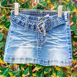 🔹4/$25- Y2K London Blues Belted Denim‎ Skirt
